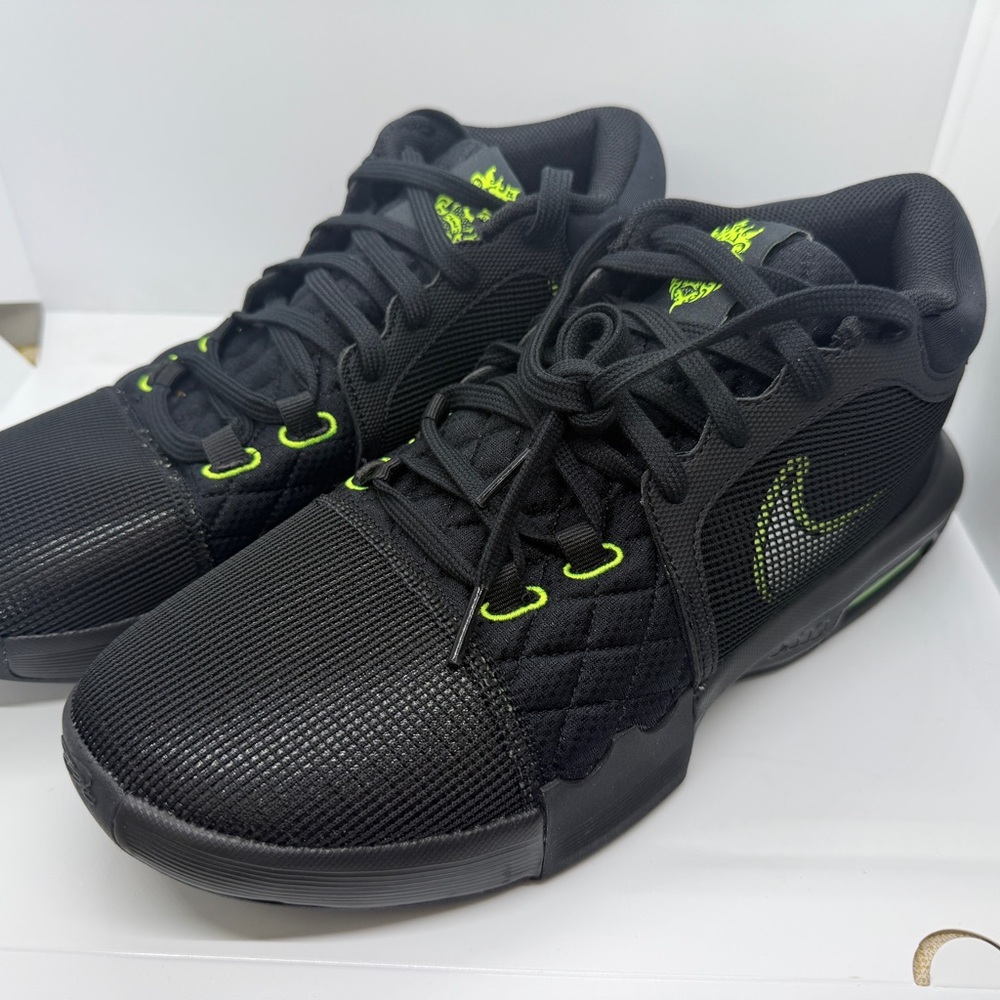 Nike Lebron Witness VIII Shoes - Picture 3 of 7